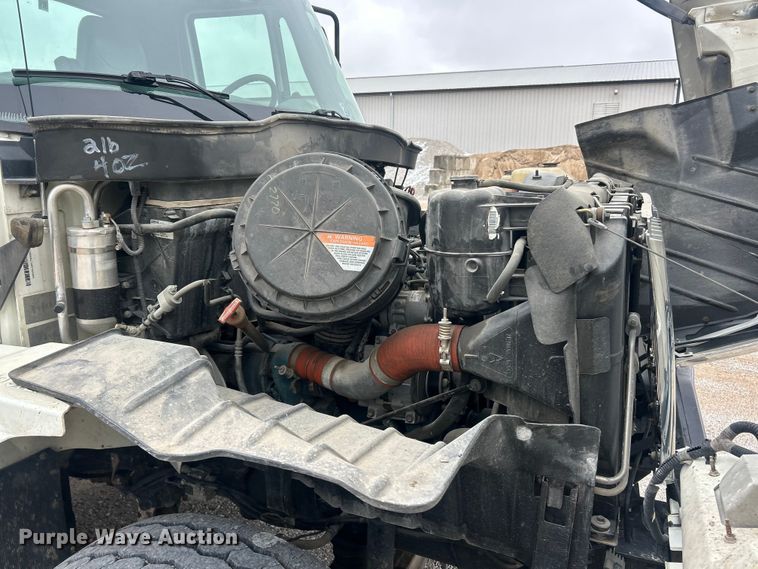 image for item ET6729 2007 International 7400 bucket truck