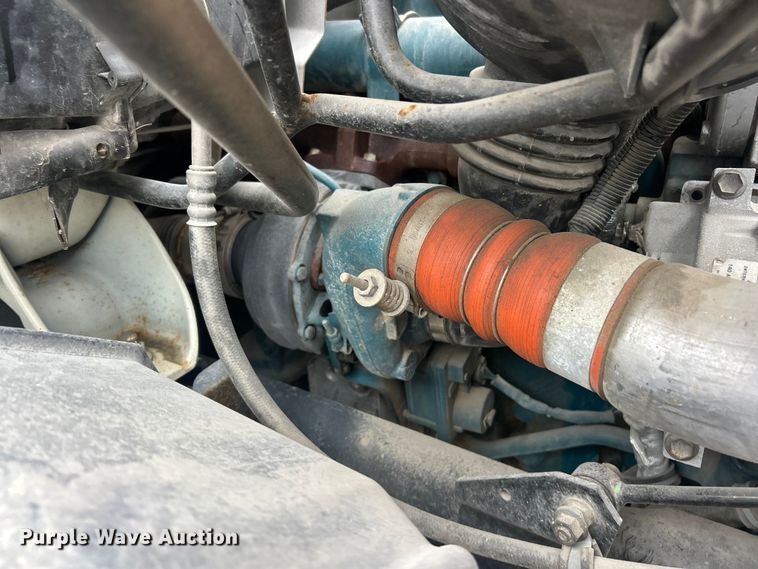 image for item ET6729 2007 International 7400 bucket truck