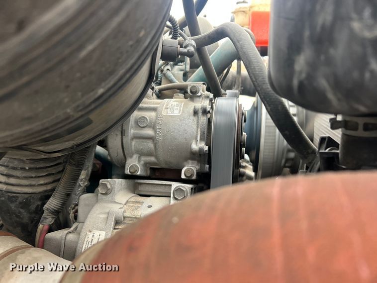 image for item ET6729 2007 International 7400 bucket truck