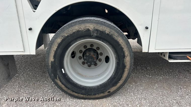 image for item ET6729 2007 International 7400 bucket truck