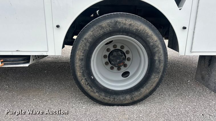 image for item ET6729 2007 International 7400 bucket truck