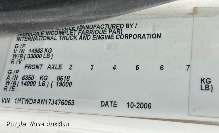 image for item ET6729 2007 International 7400 bucket truck