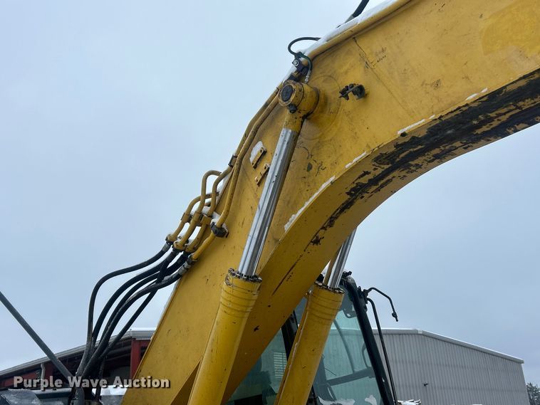 image for item ET6746 2005 Komatsu PC228USLC-3 excavator