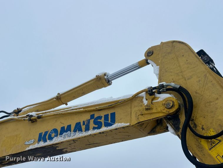image for item ET6746 2005 Komatsu PC228USLC-3 excavator