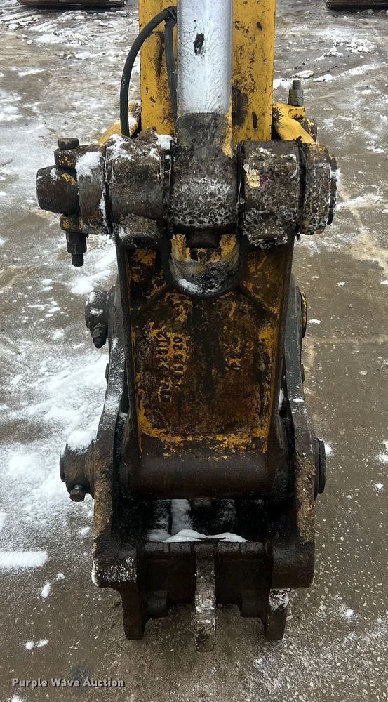 image for item ET6746 2005 Komatsu PC228USLC-3 excavator