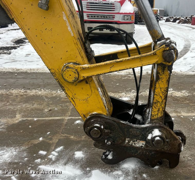 image for item ET6746 2005 Komatsu PC228USLC-3 excavator