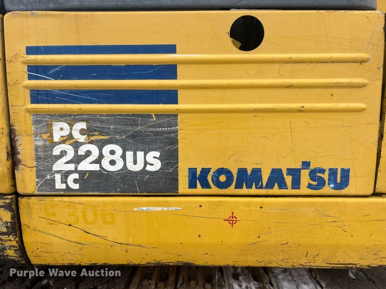 image for item ET6746 2005 Komatsu PC228USLC-3 excavator