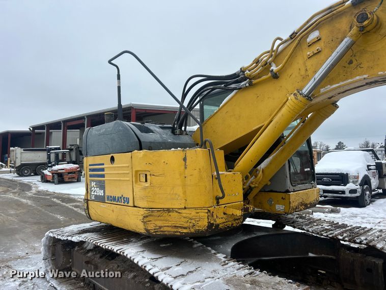 image for item ET6746 2005 Komatsu PC228USLC-3 excavator