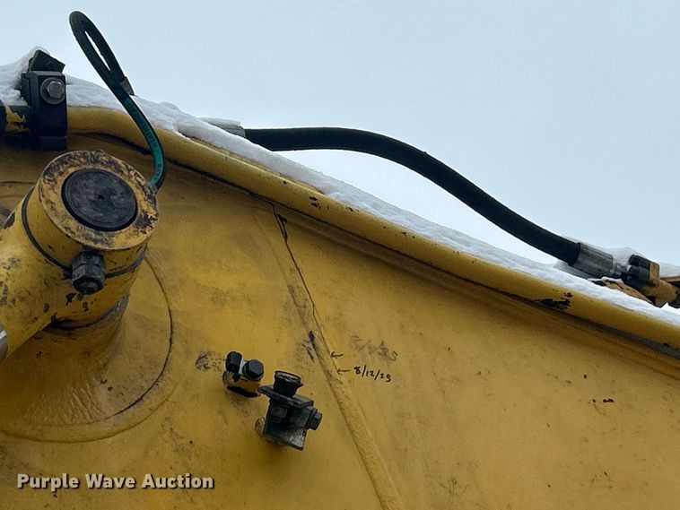 image for item ET6746 2005 Komatsu PC228USLC-3 excavator