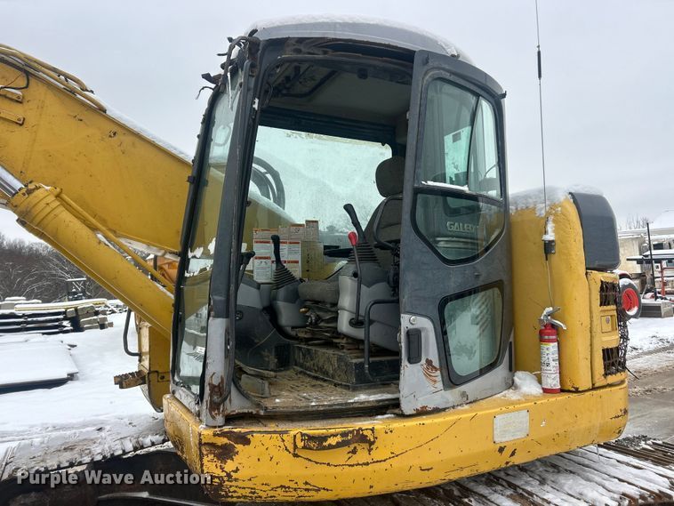 image for item ET6746 2005 Komatsu PC228USLC-3 excavator