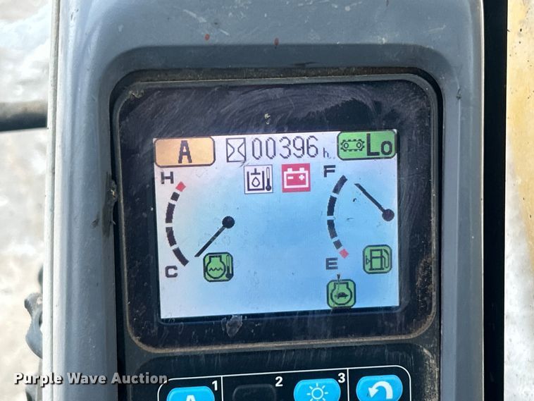 image for item ET6746 2005 Komatsu PC228USLC-3 excavator