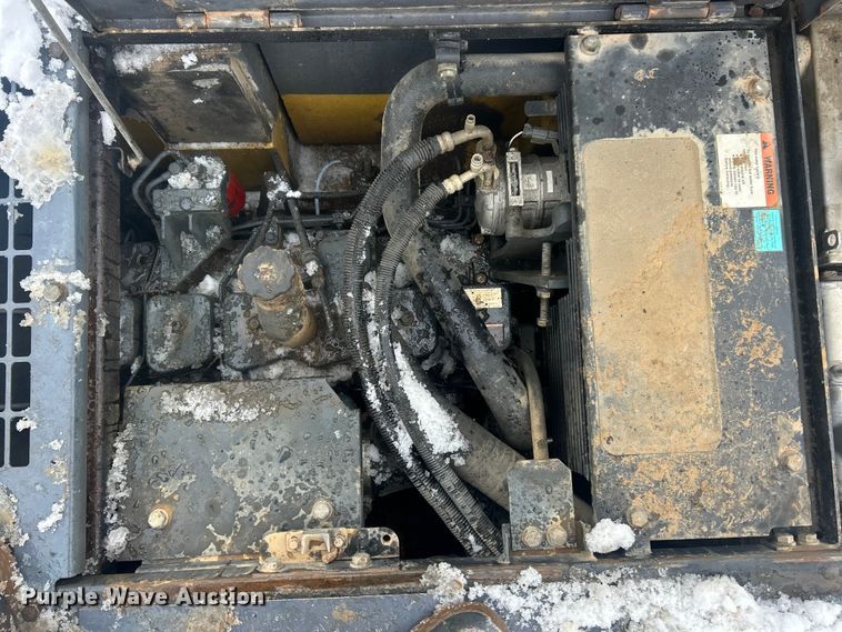 image for item ET6746 2005 Komatsu PC228USLC-3 excavator