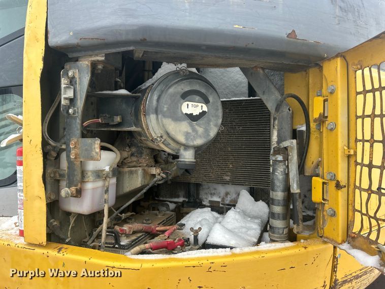 image for item ET6746 2005 Komatsu PC228USLC-3 excavator