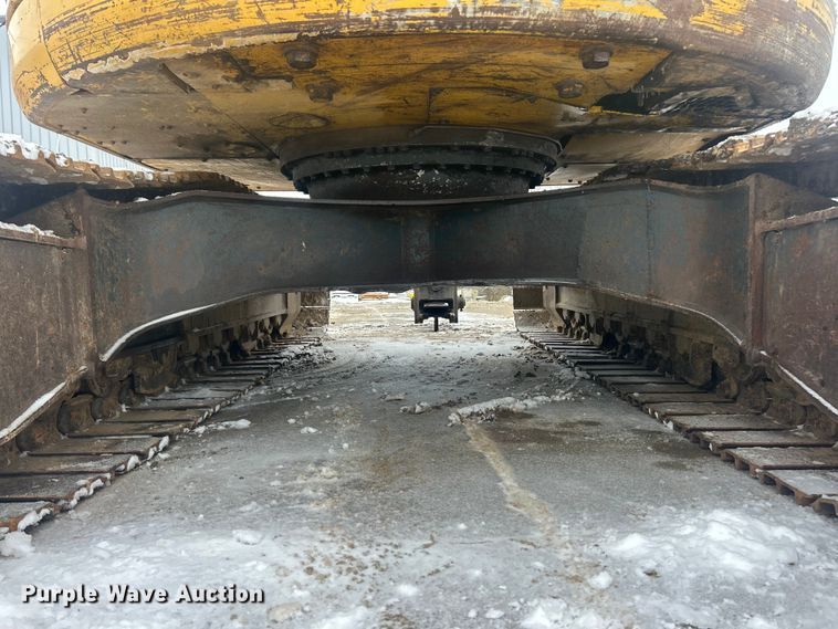 image for item ET6746 2005 Komatsu PC228USLC-3 excavator