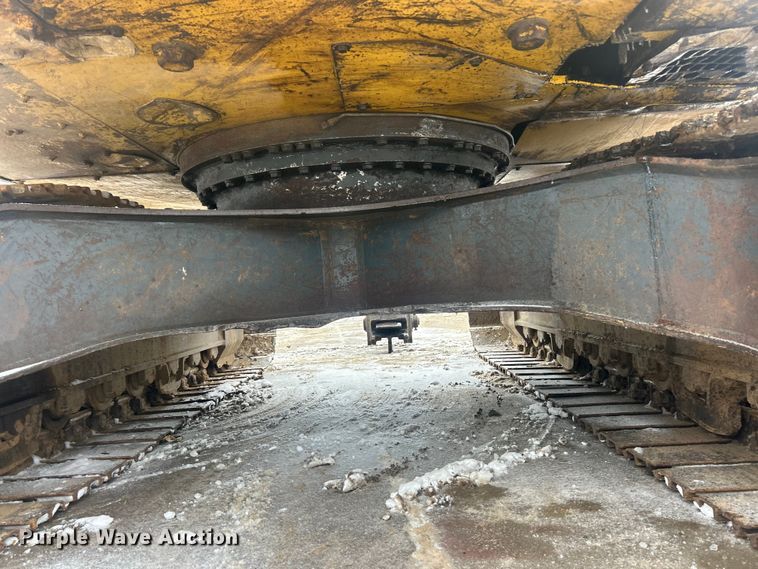 image for item ET6746 2005 Komatsu PC228USLC-3 excavator