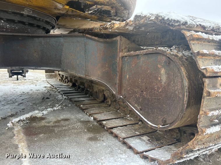 image for item ET6746 2005 Komatsu PC228USLC-3 excavator