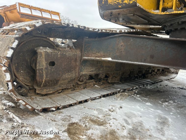 image for item ET6746 2005 Komatsu PC228USLC-3 excavator