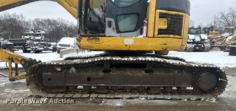 image for item ET6746 2005 Komatsu PC228USLC-3 excavator