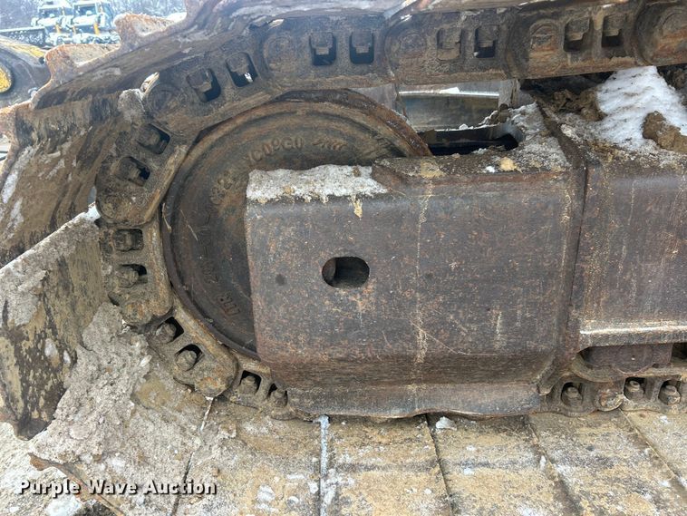 image for item ET6746 2005 Komatsu PC228USLC-3 excavator