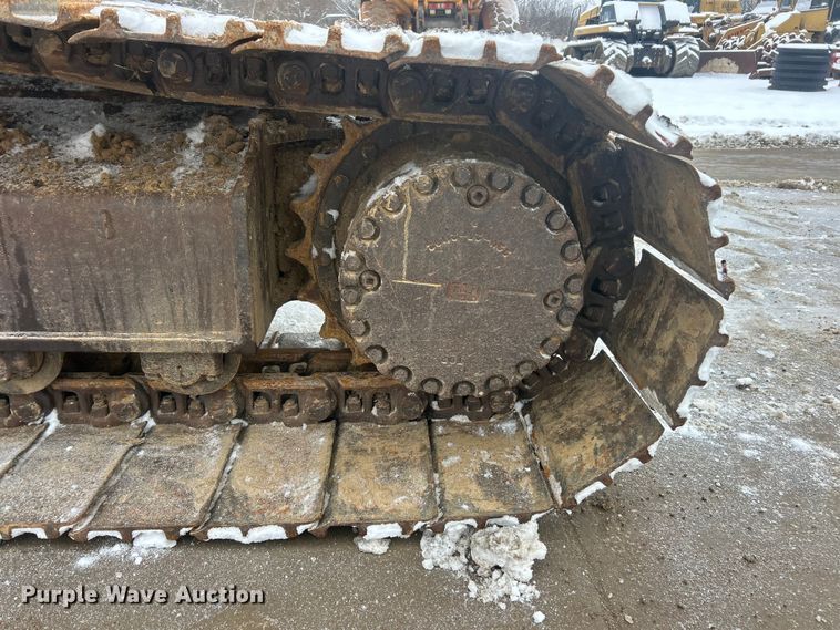 image for item ET6746 2005 Komatsu PC228USLC-3 excavator