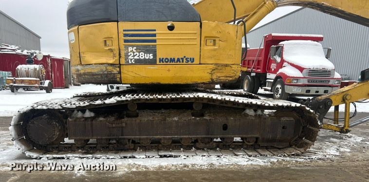 image for item ET6746 2005 Komatsu PC228USLC-3 excavator