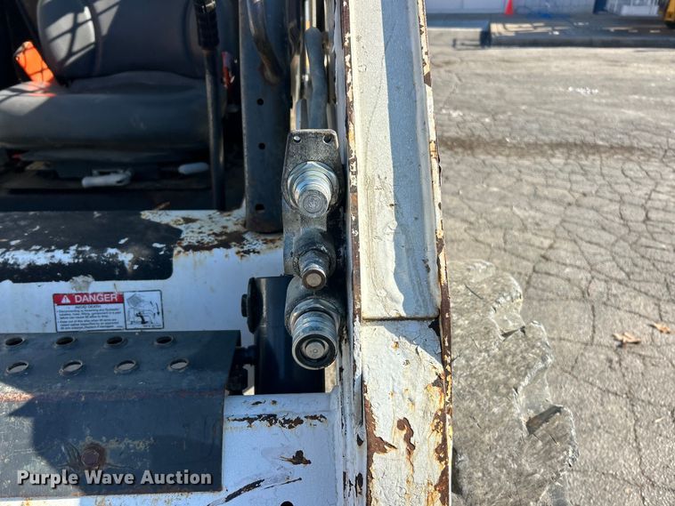 image for item ET6765 2008 Bobcat S150 skid steer loader