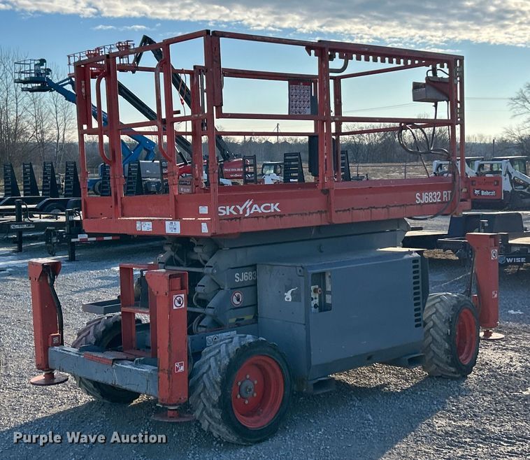 image for item ET6766 2013 Skyjack SJ 6832RT scissor lift