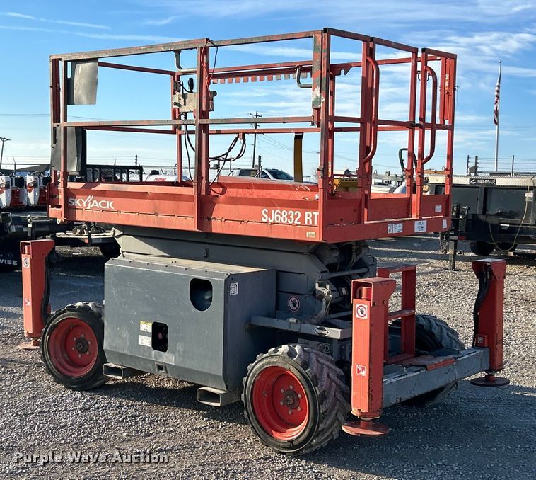 image for item ET6766 2013 Skyjack SJ 6832RT scissor lift