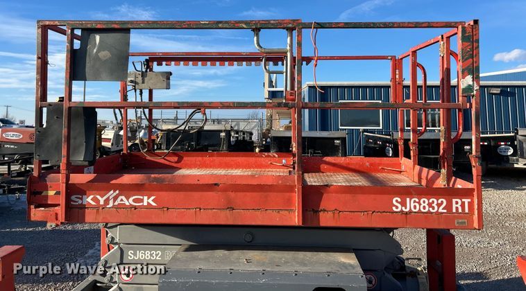 image for item ET6766 2013 Skyjack SJ 6832RT scissor lift
