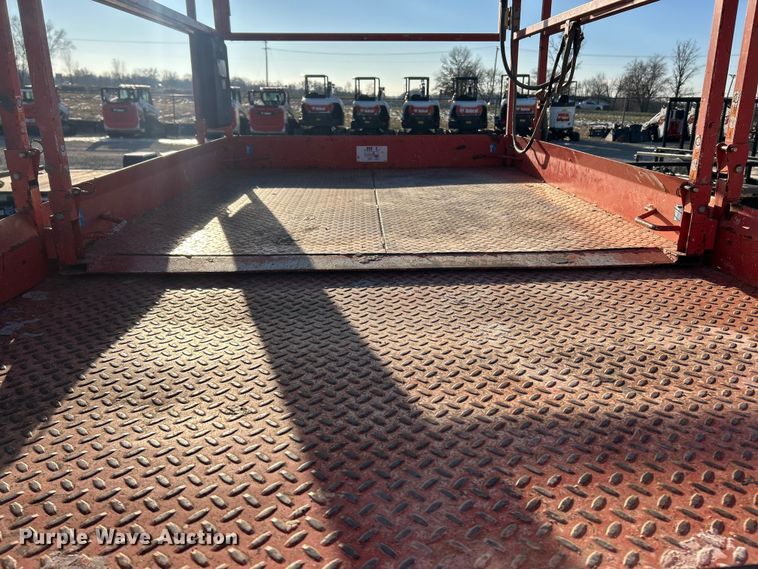 image for item ET6766 2013 Skyjack SJ 6832RT scissor lift