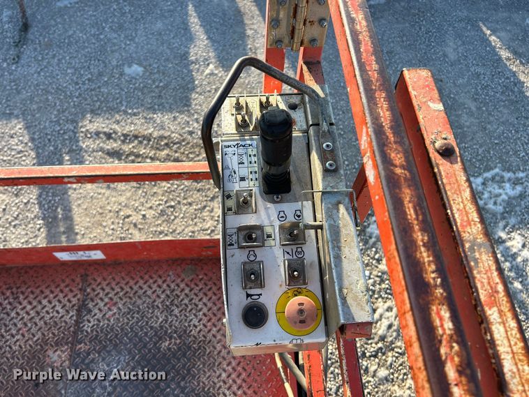 image for item ET6766 2013 Skyjack SJ 6832RT scissor lift