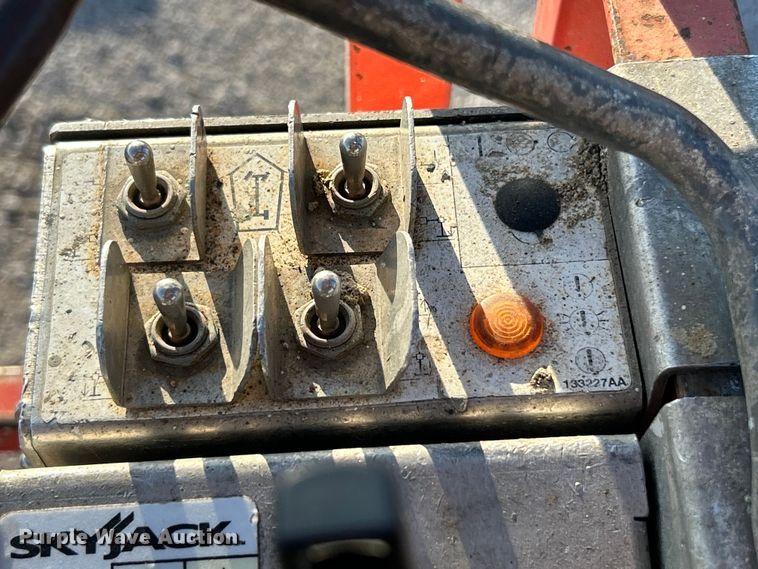 image for item ET6766 2013 Skyjack SJ 6832RT scissor lift