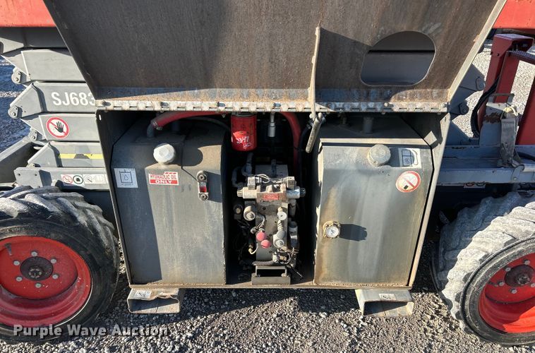 image for item ET6766 2013 Skyjack SJ 6832RT scissor lift