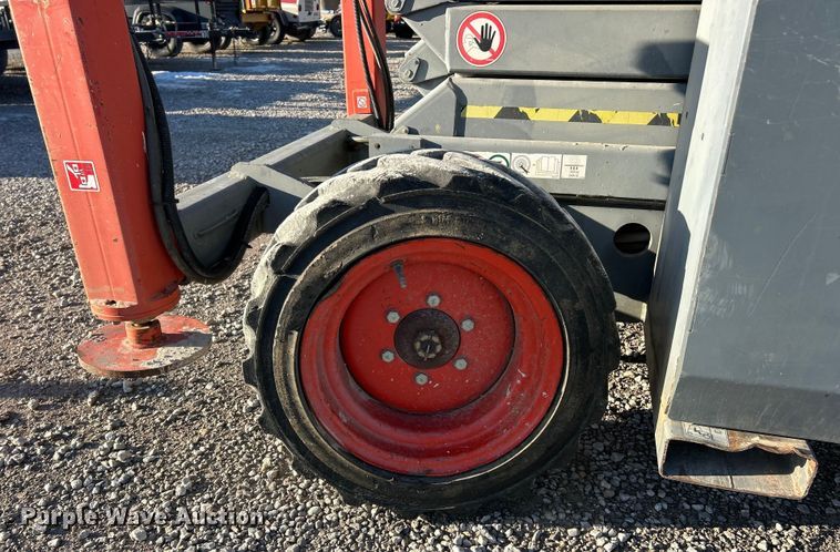 image for item ET6766 2013 Skyjack SJ 6832RT scissor lift