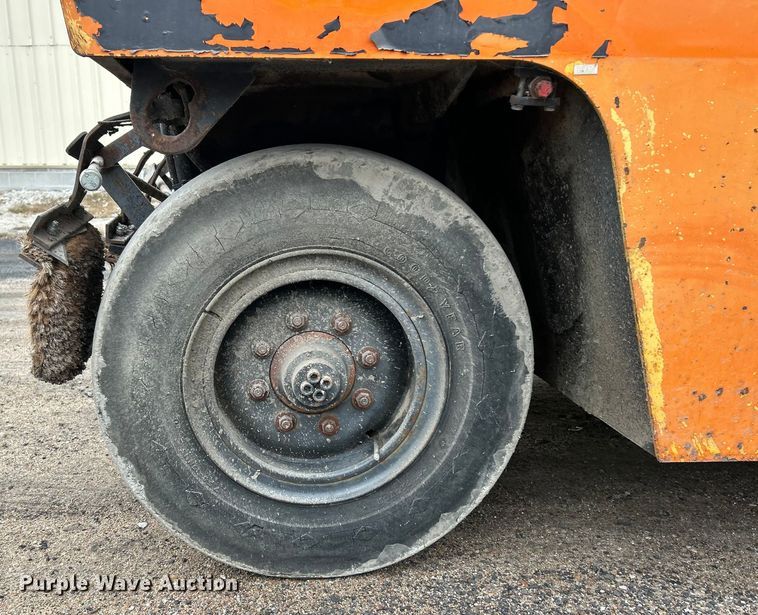 image for item ET6784 1988 Bomag BW12R pneumatic roller