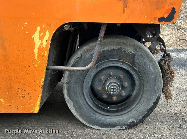 image for item ET6784 1988 Bomag BW12R pneumatic roller