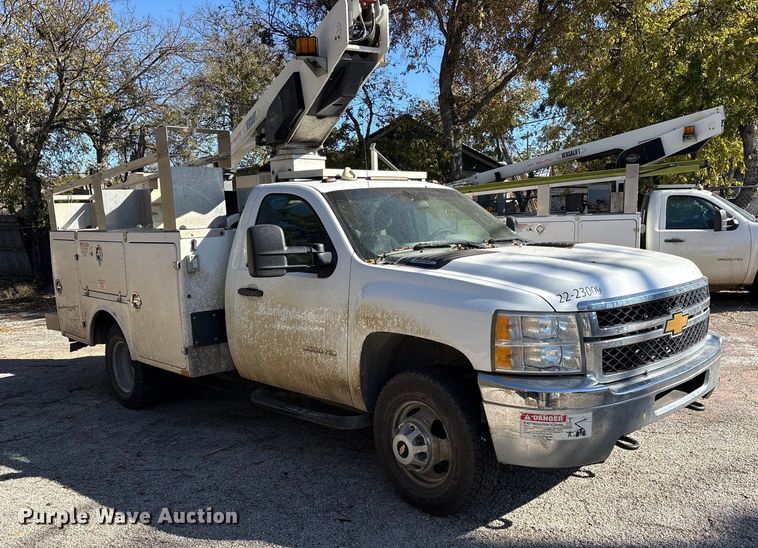 image for item ET7315 2012 Chevrolet Silverado 3500HD bucket truck