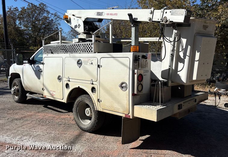 image for item ET7315 2012 Chevrolet Silverado 3500HD bucket truck