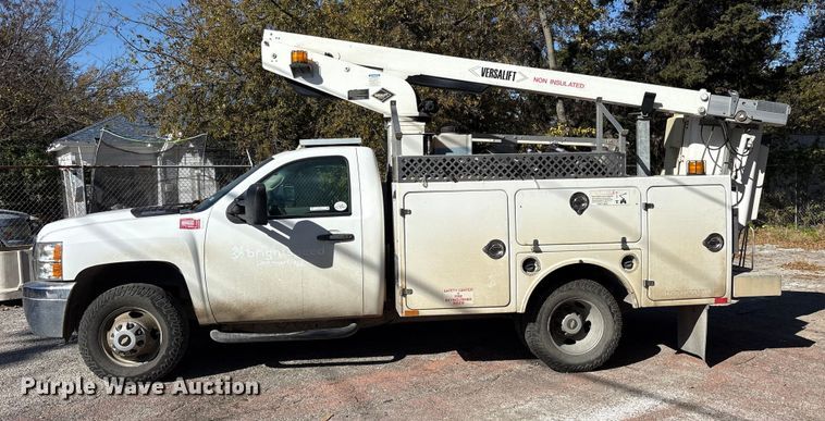image for item ET7315 2012 Chevrolet Silverado 3500HD bucket truck