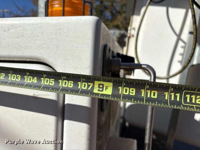 image for item ET7315 2012 Chevrolet Silverado 3500HD bucket truck