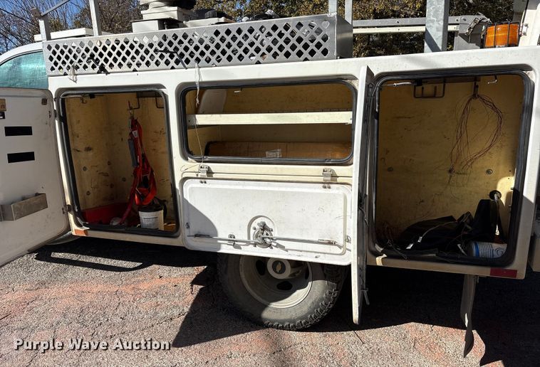 image for item ET7315 2012 Chevrolet Silverado 3500HD bucket truck