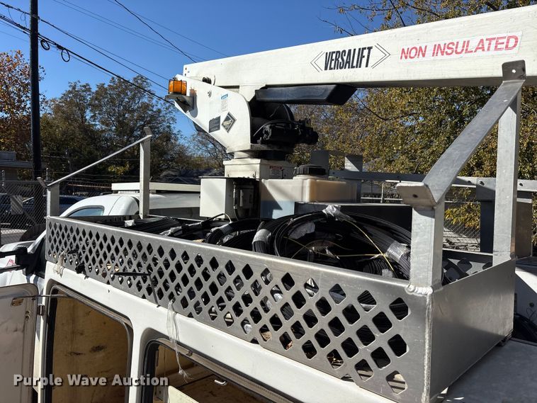 image for item ET7315 2012 Chevrolet Silverado 3500HD bucket truck