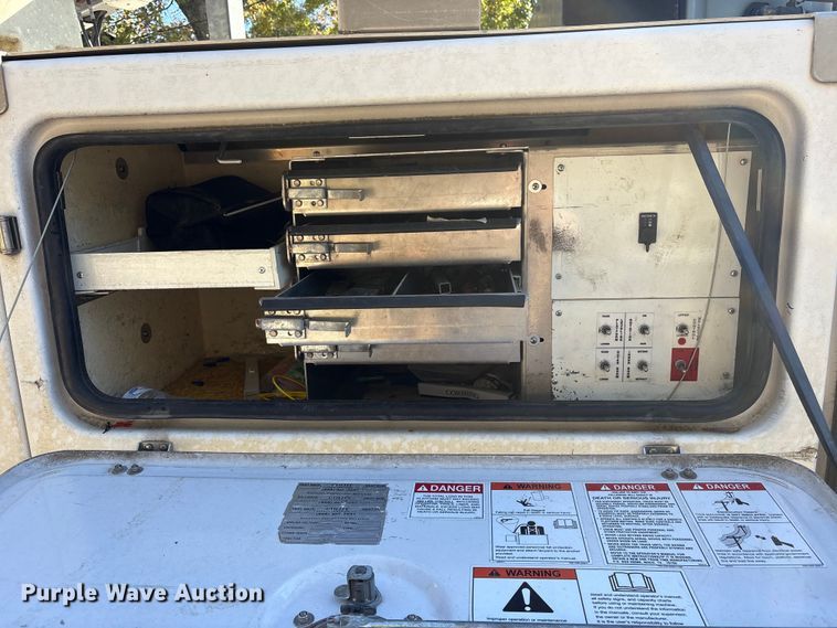 image for item ET7315 2012 Chevrolet Silverado 3500HD bucket truck