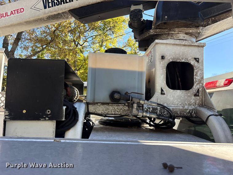 image for item ET7315 2012 Chevrolet Silverado 3500HD bucket truck