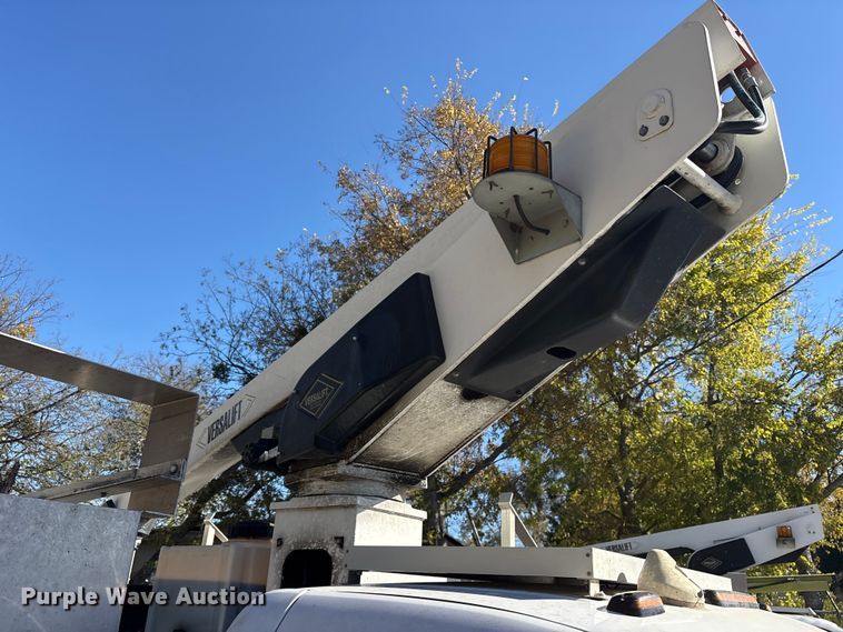 image for item ET7315 2012 Chevrolet Silverado 3500HD bucket truck
