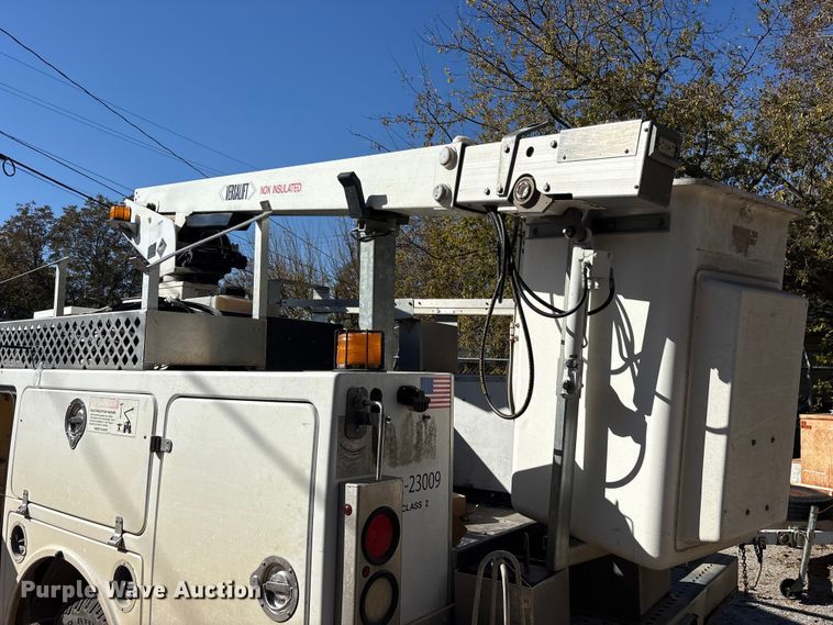 image for item ET7315 2012 Chevrolet Silverado 3500HD bucket truck