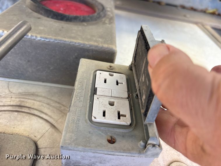 image for item ET7315 2012 Chevrolet Silverado 3500HD bucket truck