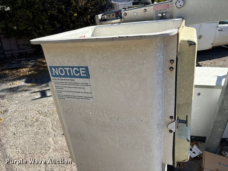 image for item ET7315 2012 Chevrolet Silverado 3500HD bucket truck