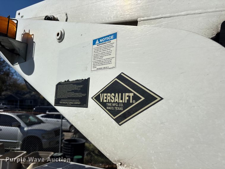 image for item ET7315 2012 Chevrolet Silverado 3500HD bucket truck