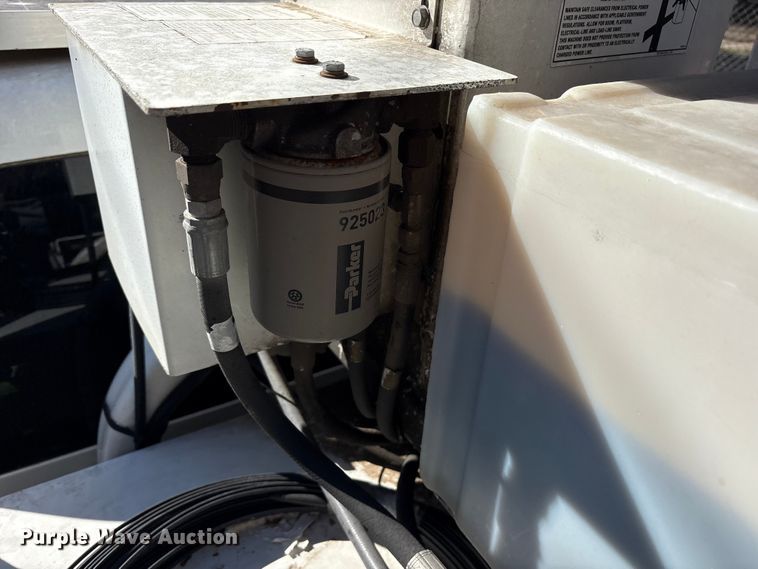 image for item ET7315 2012 Chevrolet Silverado 3500HD bucket truck